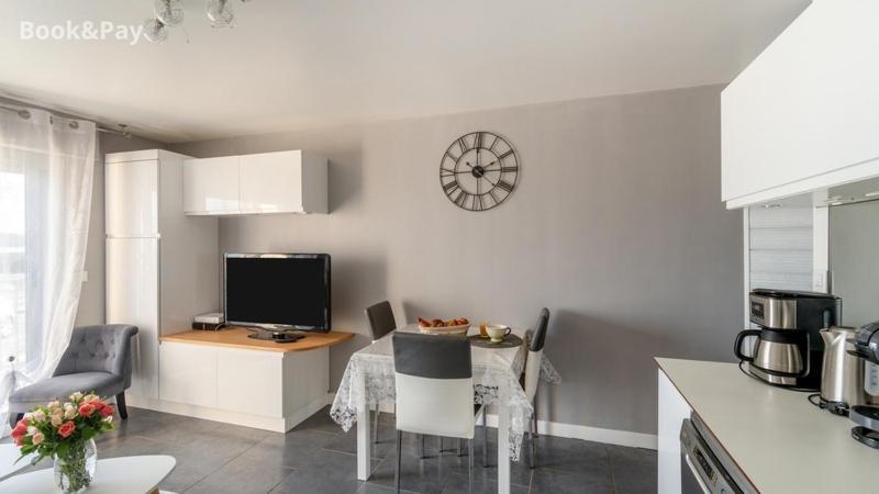 Au Bruit Des Vagues Apartment Биник Екстериор снимка