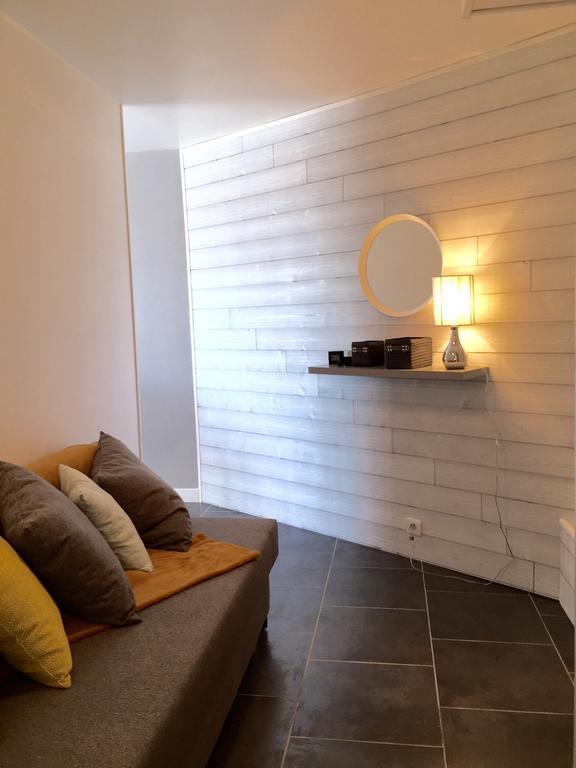 Au Bruit Des Vagues Apartment Биник Екстериор снимка