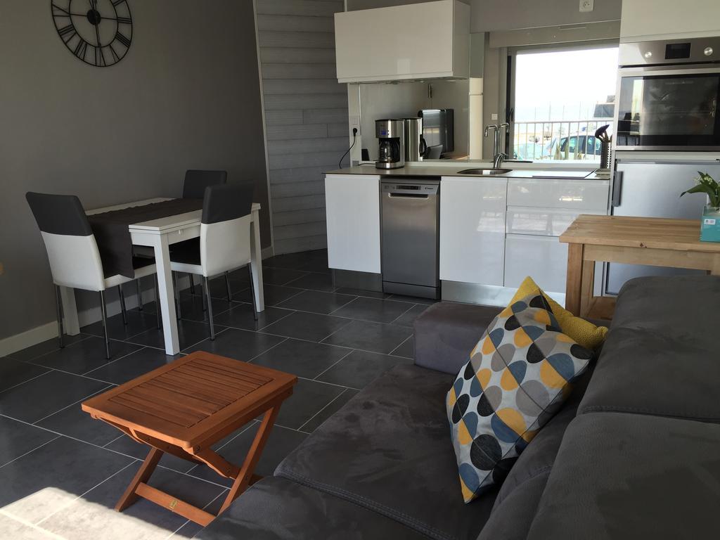 Au Bruit Des Vagues Apartment Биник Екстериор снимка